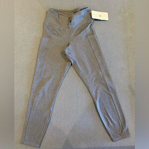 Fabletics High-Waisted Side Pockets 7/8 Leggings - Small